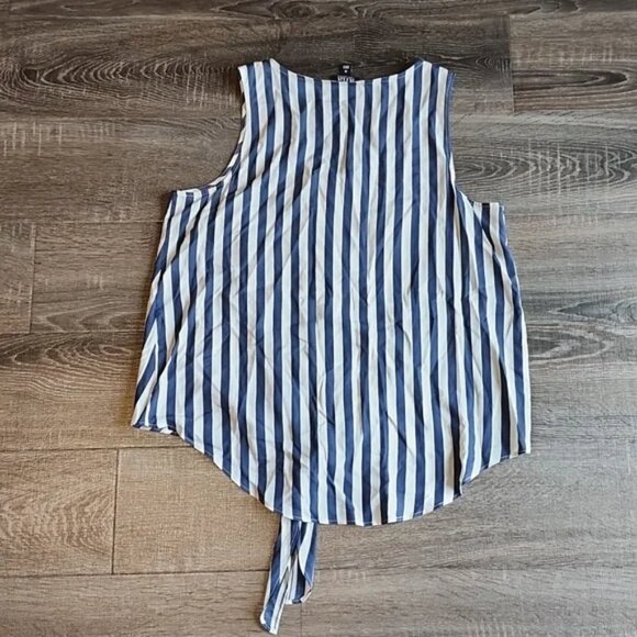 🍁 A.n.a striped, tie front Tank 🍁 - Picture 4 of 4